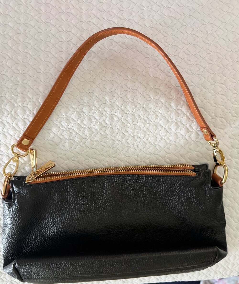 Valentina Italia Leather Bag Black Brown
HUGE storage for such a tiny bag. Beaut